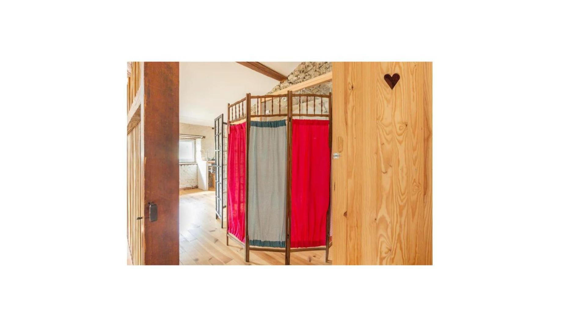 Chambre Triple Deluxe - Gite De La Louve Fougax-et-Barrineuf Εξωτερικό φωτογραφία